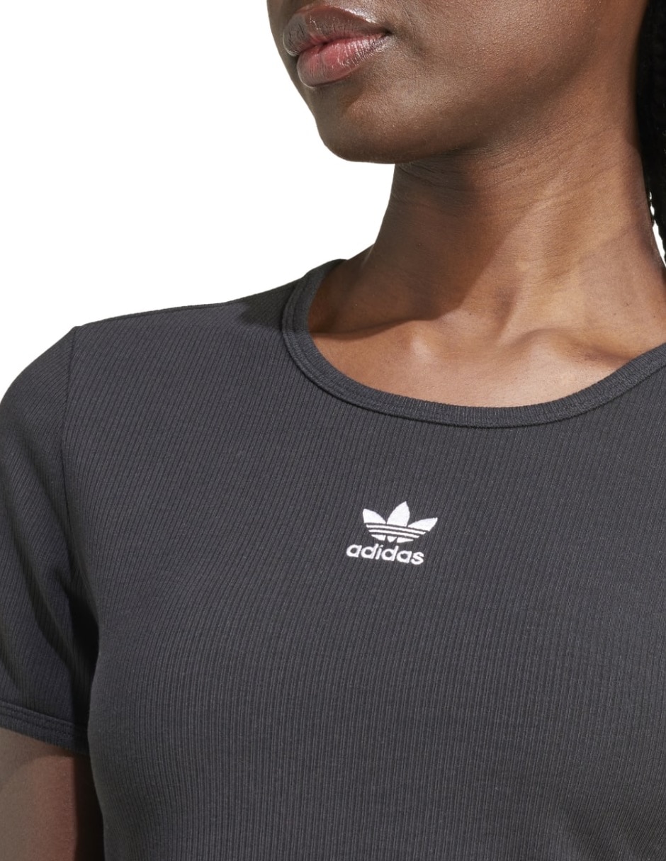 Playera manga corta Adidas Originals Ess Rib Tee cuello redondo para mujer