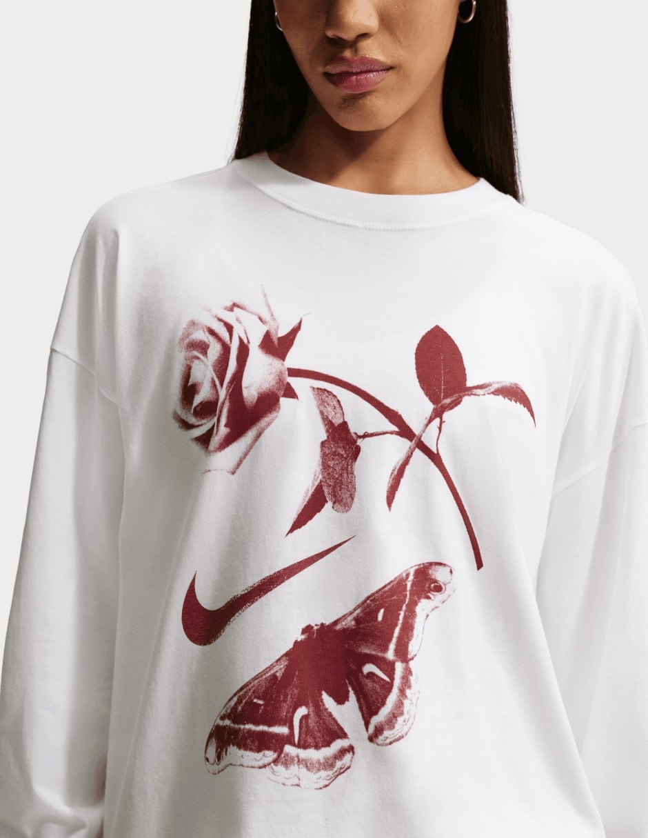 Playera manga larga Nike Valentine's Day cuello redondo para mujer