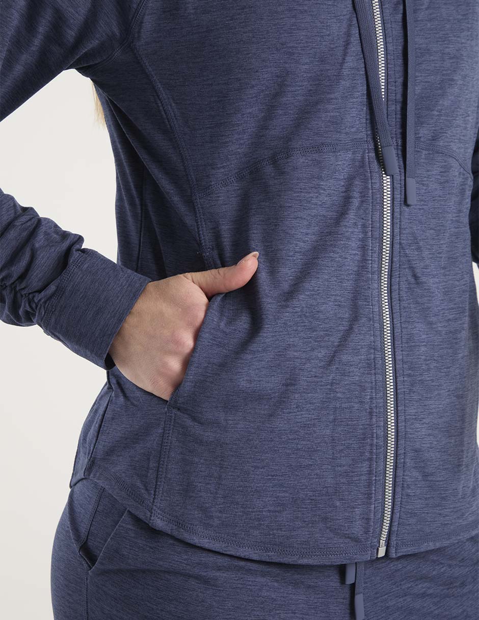 Sudadera con capucha y bolsa para mujer 10
