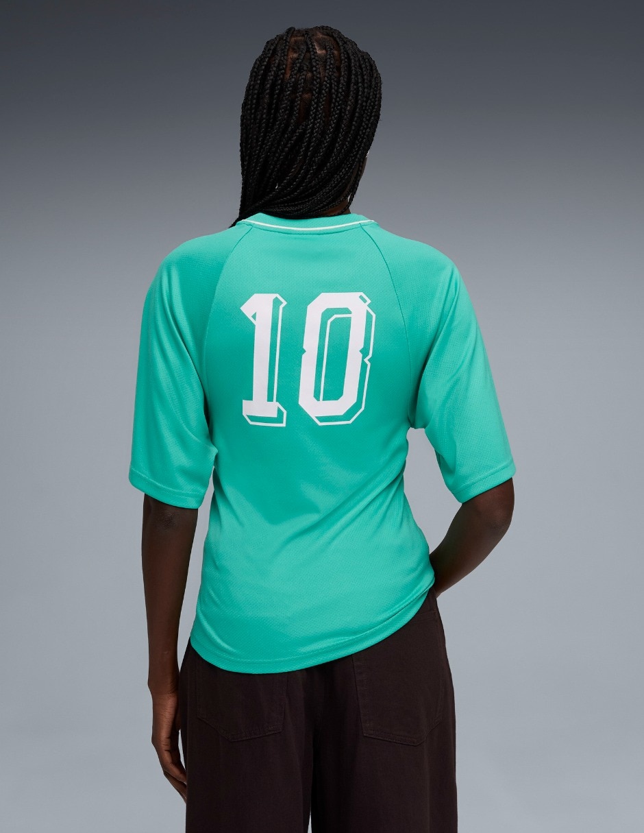 Playera manga corta Future Archive cuello V para mujer 3