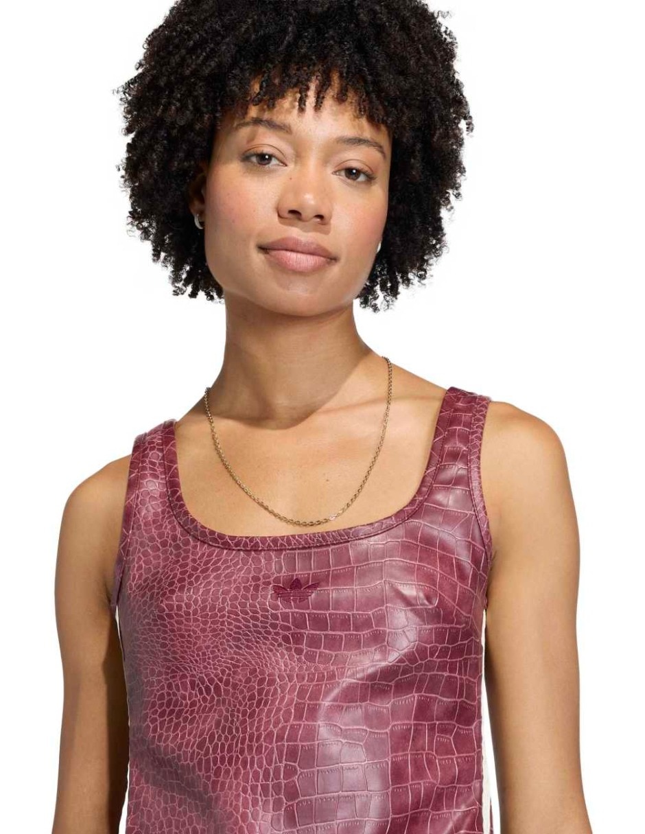 Playera sin manga cuello cuadrado para mujer 5