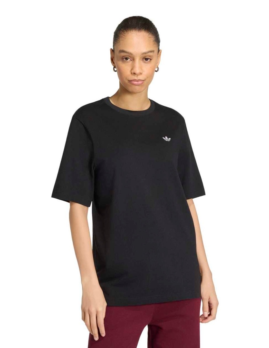Playera manga corta Wardrobe Classic Essentials cuello redondo para mujer