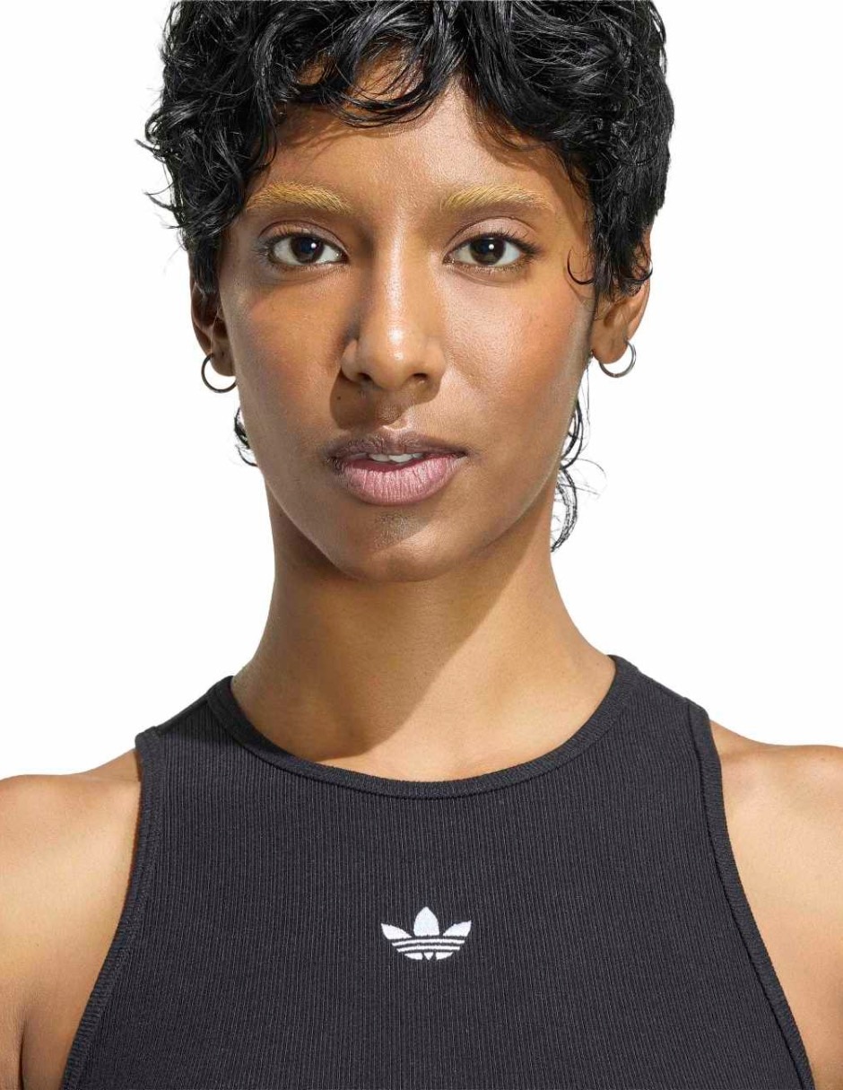 Playera Adidas Originals cuello redondo para mujer
