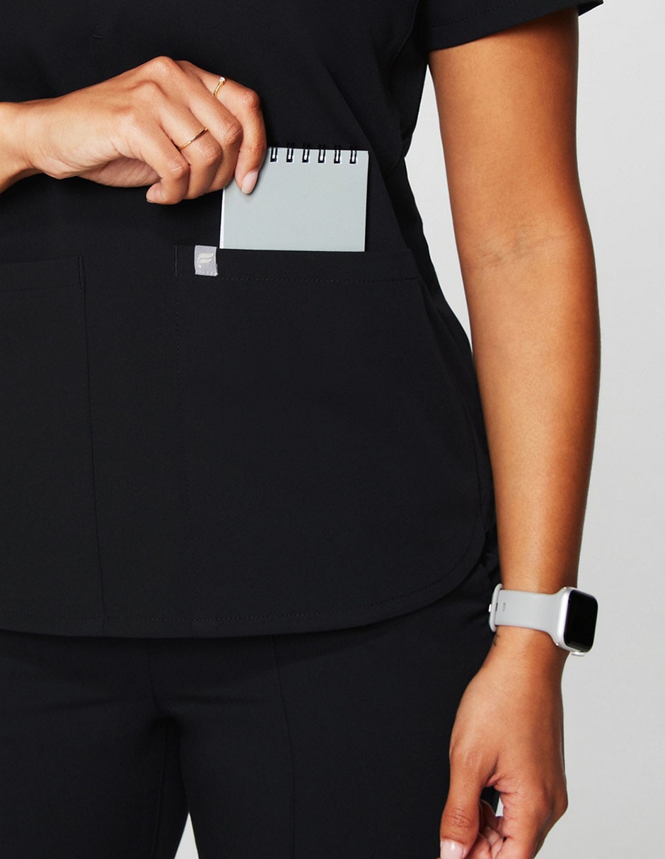 Playera manga corta Scrub cuello v mujer 3
