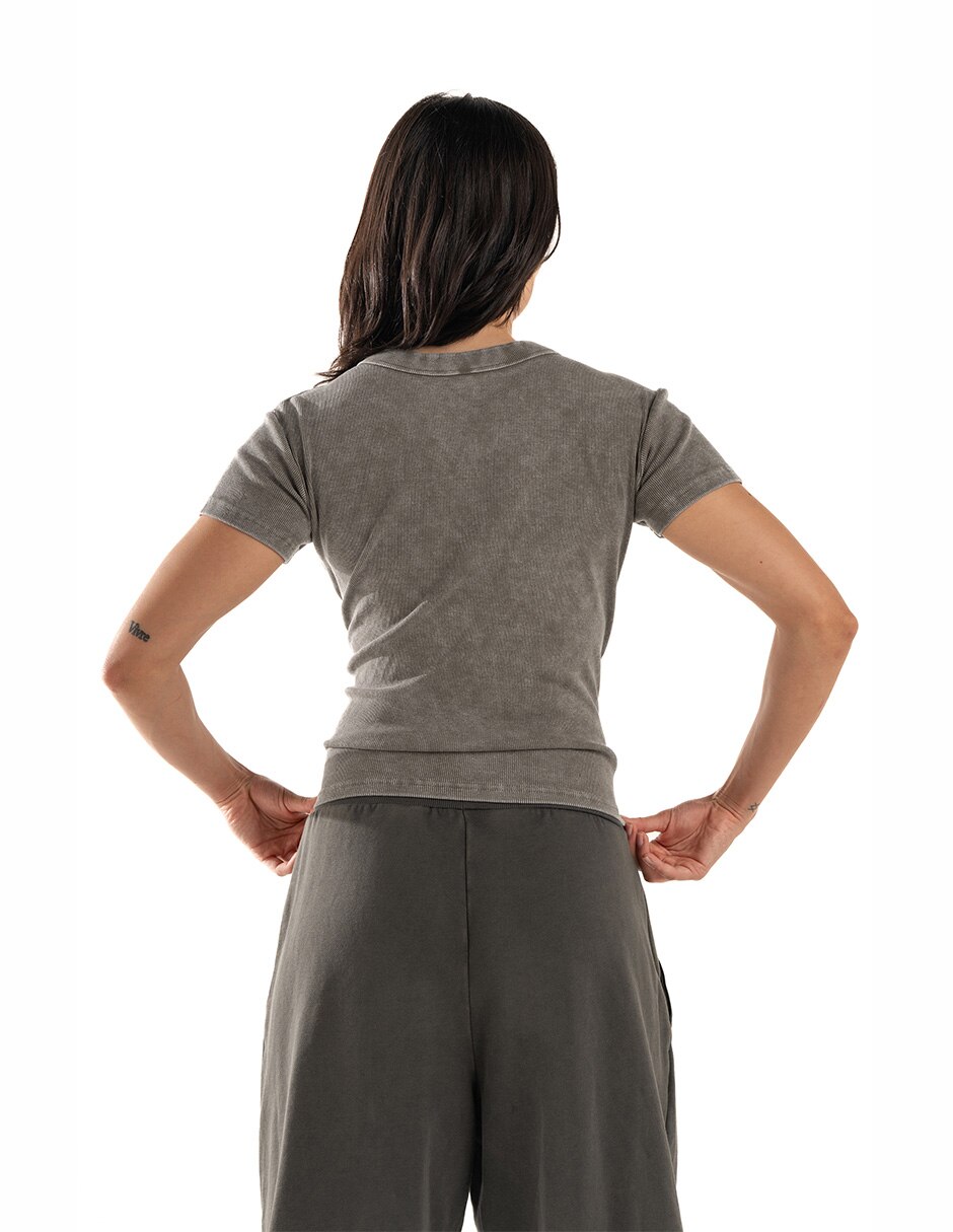 Playera manga larga urban pro collection cuello con escote para mujer 3